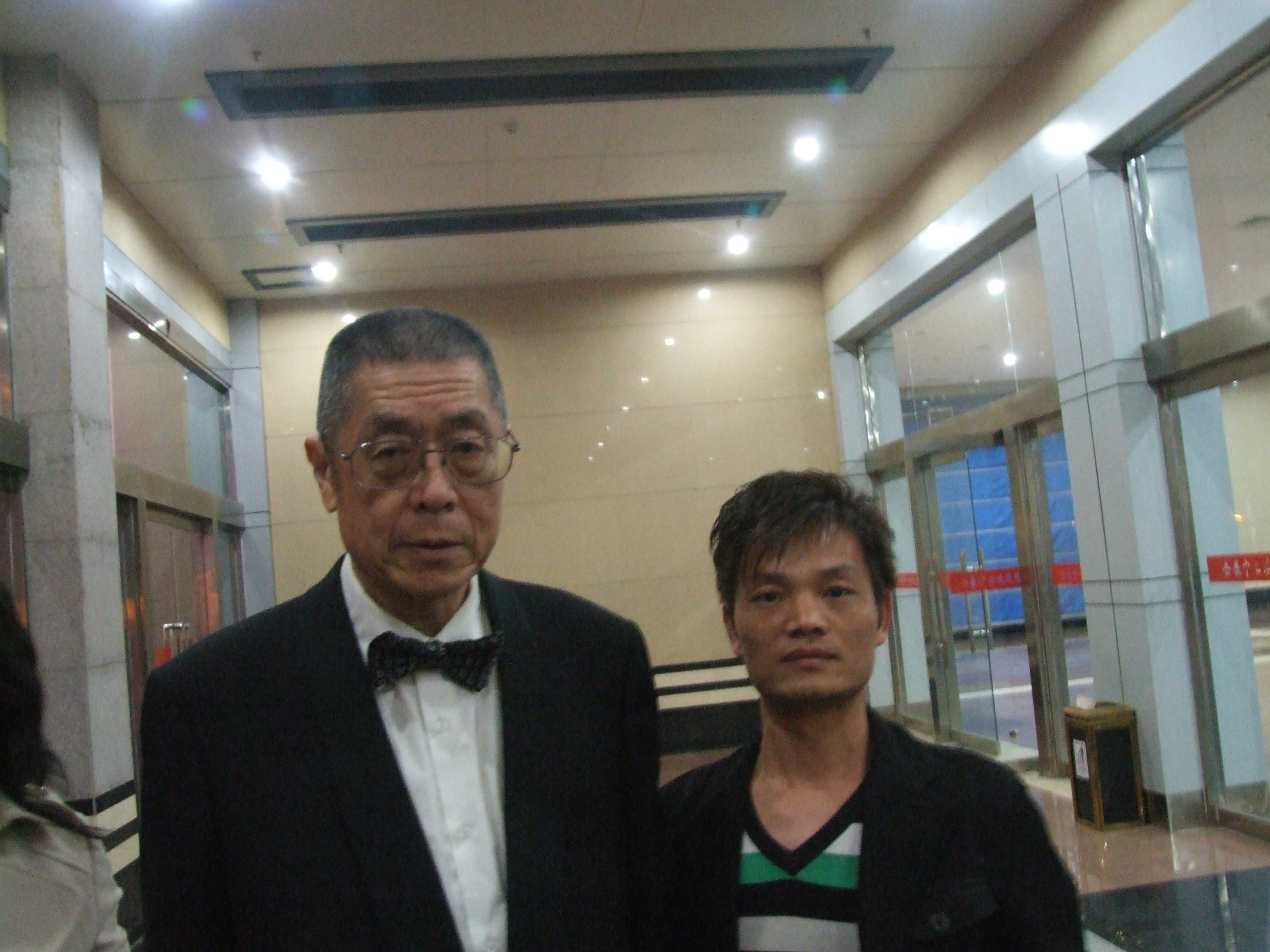 曹嘉辉老师与著名钢琴家刘诗昆在一起