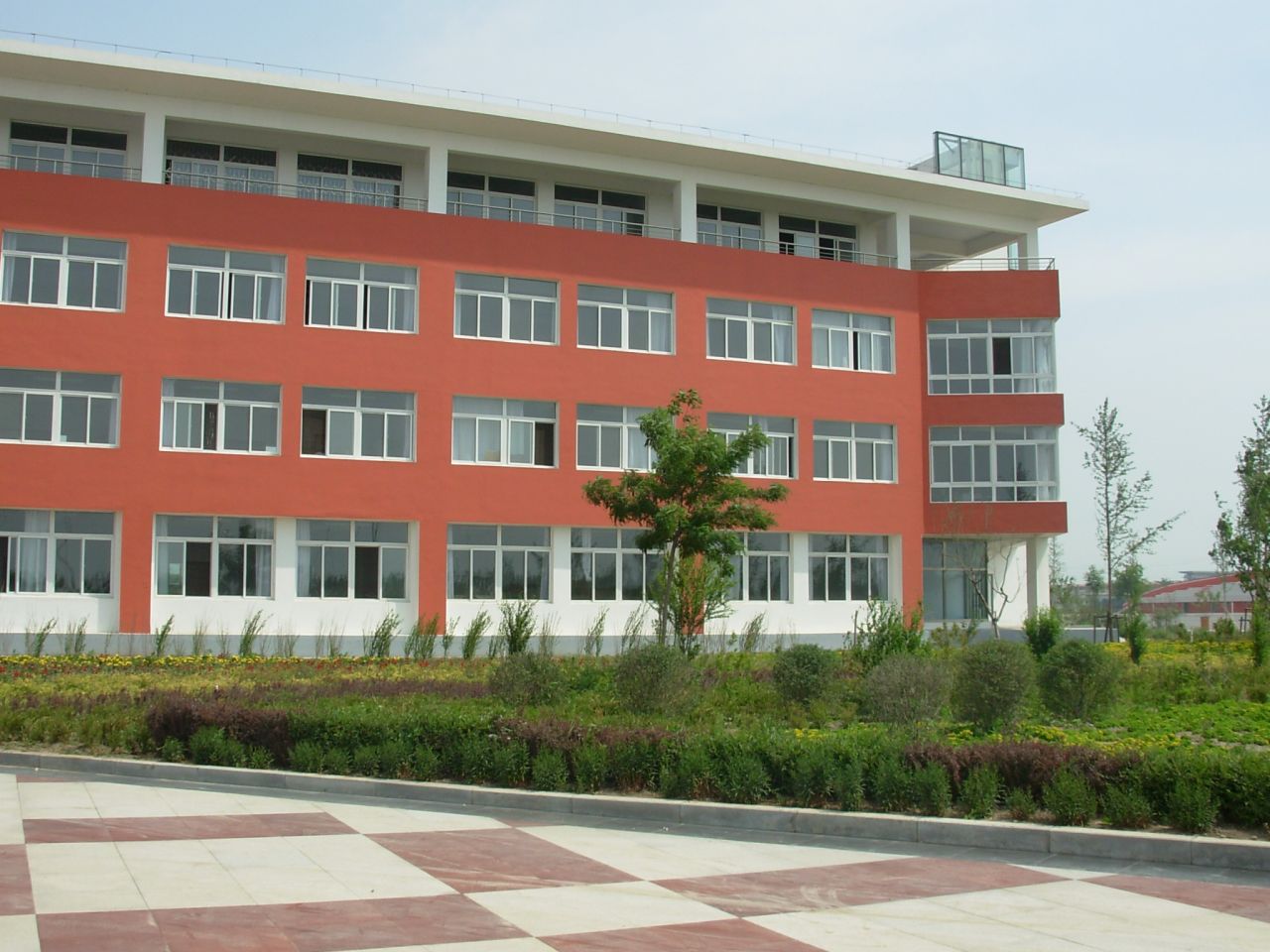 词:教育环境 相关网址:http:// 内容摘要:盘山县高级中学重建于1992年