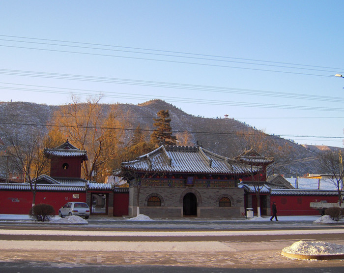 http:// 内容摘要:       灵悦寺位于内蒙古自治区赤峰市喀喇沁旗锦山