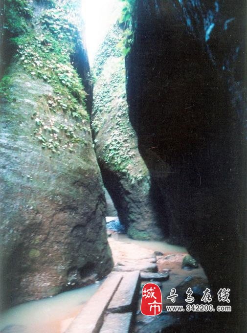 寻乌县青龙岩风景区