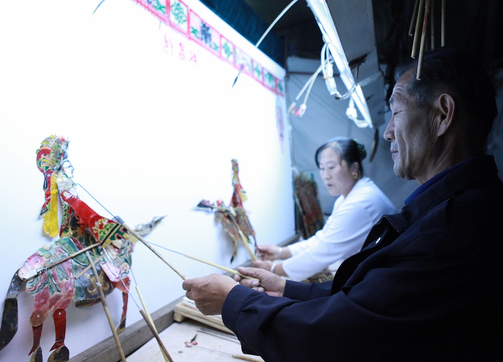 凌源市龙凤皮影艺术团的精彩演出