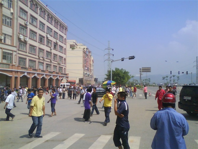 龙圩事件图片 2010年10月日苍梧龙圩