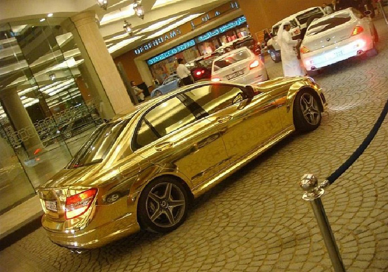 世界上最昂贵的汽车"黄金奔驰