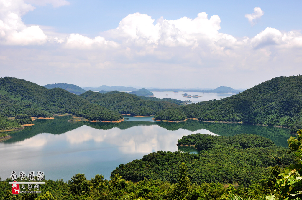 白沙县老周三的《湖光山色》