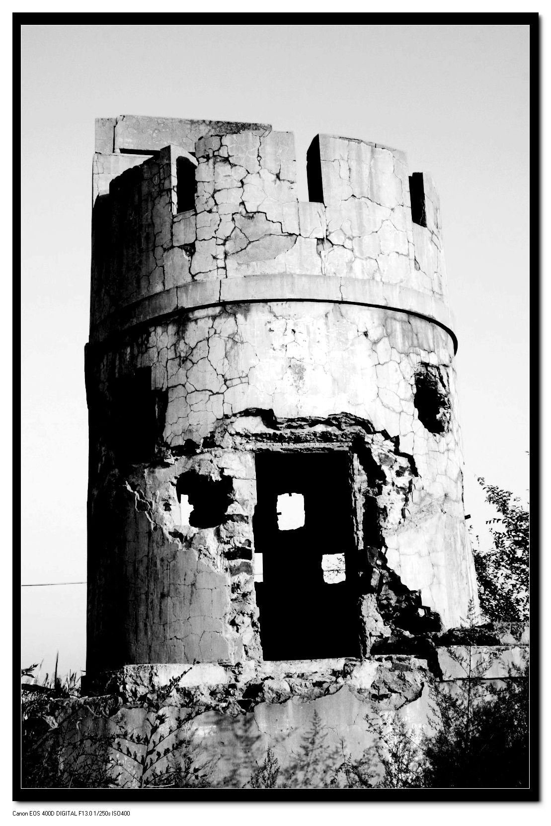 在我市宋杖子镇二十里堡村附近至今还有一座当年日本鬼子留下来的炮楼