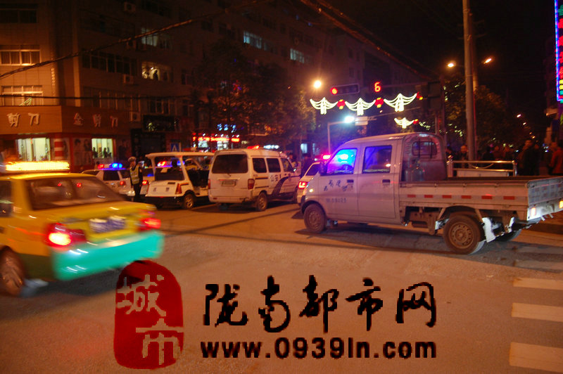 武都下盘旋路发生车祸