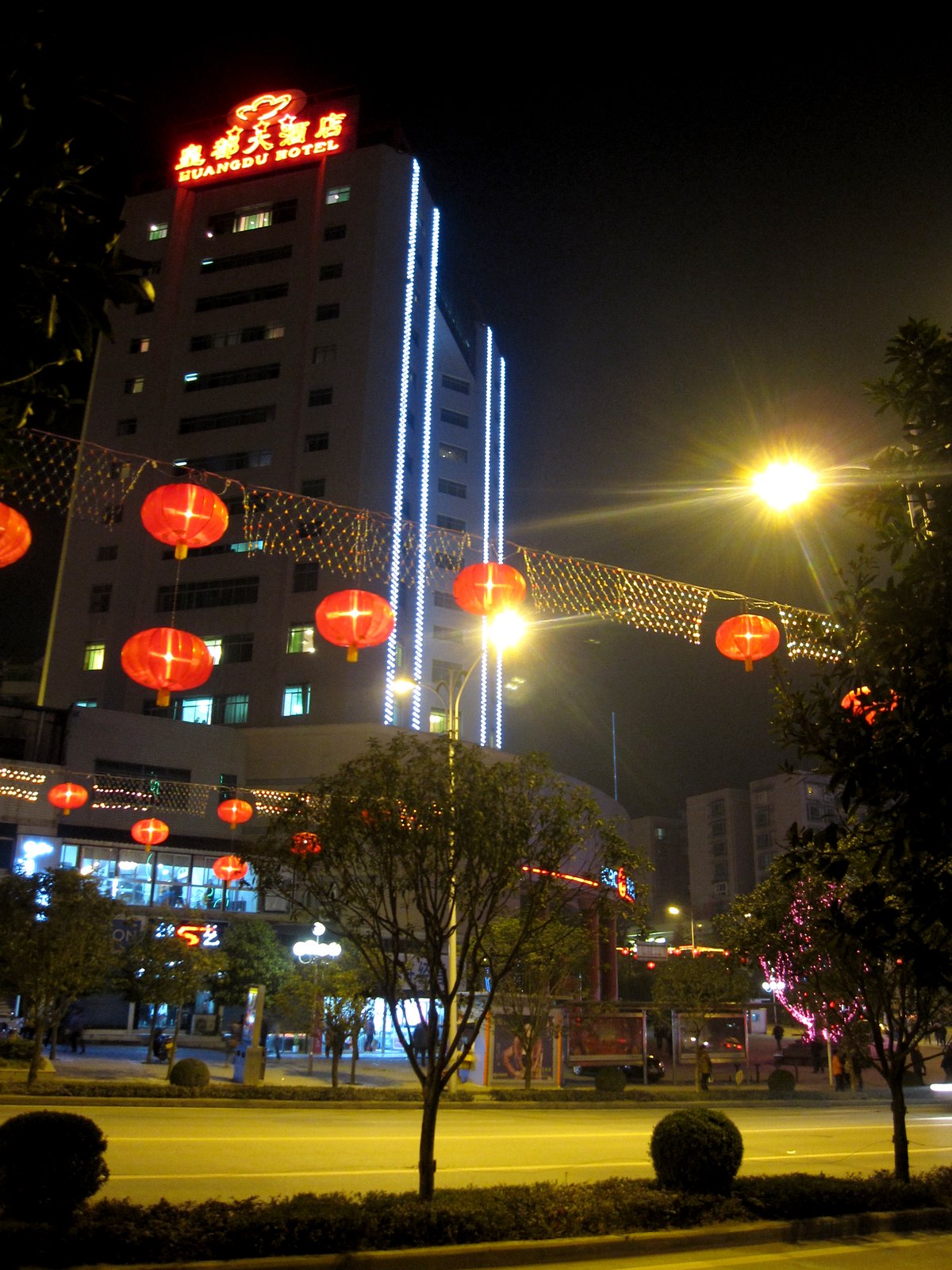 丰都美女 拍年前夜晚街景