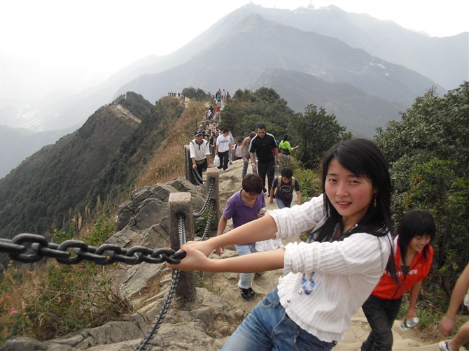 [贴图]爬深圳梧桐山.就传这么一张,露脸就好!