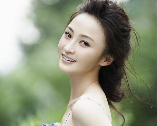 姚笛小碎花写真 演绎小女生仲夏浪漫情怀
