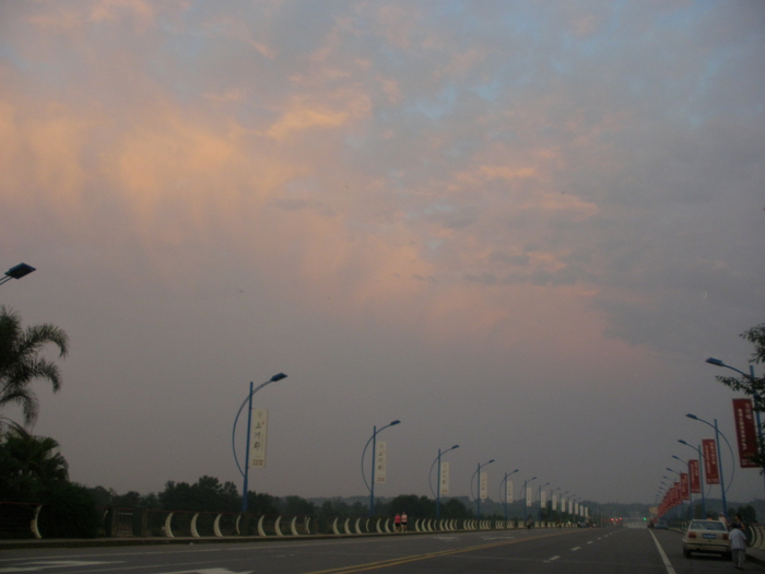 邛崃凤凰大道,黄坝大桥6:40的美景.