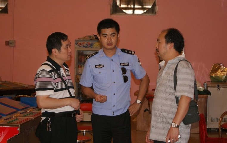 藤县警讯:藤县公安局多警种联动一天连捣蒙江镇城区两