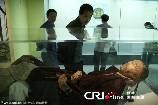 距今2800年干尸亮相山西 眉毛清晰可见