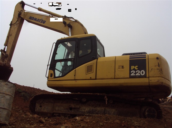 出售小松220-7挖掘机一部2005年车价格面议