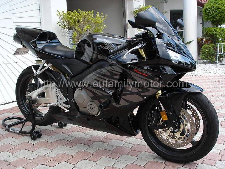 转让09年本田CBR250RR豪华摩托车,黑色外观,行驶了4884公里,整车原装进口,9成多新,售价3800元,手续齐全,全国各地包牌过户,异地可提供送车,车到付款 有意者请致电:0871-2919777 0871-2915777 联系人:刘先生 更多车型请登陆公司网站;http://www.eufamilymotor.com 联系我时请说明是在平原信息网看到的 同城交易请当面进行,以免造成损失。外地交易信息或者超低价商品请慎重,谨防上当受骗。