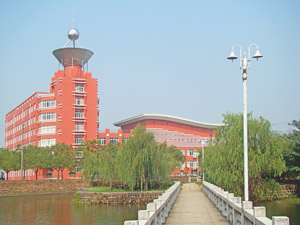备案的公办全日制普通高等院校,是江西师范大学在鹰潭的专科办