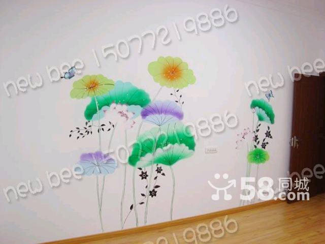 类别:卧室 详细地址:柳州市柳南区城站路383号2楼(市铁一中门口旁) 新蜂墙绘承接油画,酒店配画,壁画,别墅配画,家装电视背景墙,卧室墙。高质量的技术水平,低价位的收费水准,让您的墙面焕然一新!合同质保!售后保障!所用颜料净味环保无毒无害,纯手工绘画!各大城市时尚前沿装潢方向,无论简装或是精装,都能让您的居室平添丰富色彩! 签约施工、每份合约都完整记录施工面积金额几施工地点资料。规定施工工期,逾期赔款! 画工保障,我们的画师们是大学专业科系毕业,湖北美院、华中师范大学艺术系,有深厚的美术功底!擅长高端