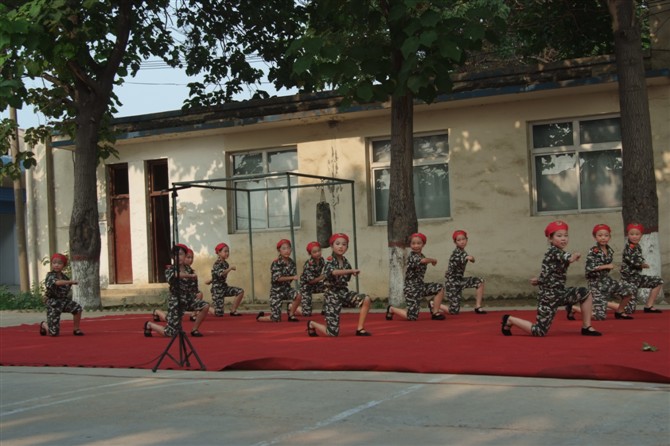 2010年八一建军节红星艺术教育中心驻稷