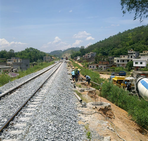 洛湛铁路公司车载泵现场施工