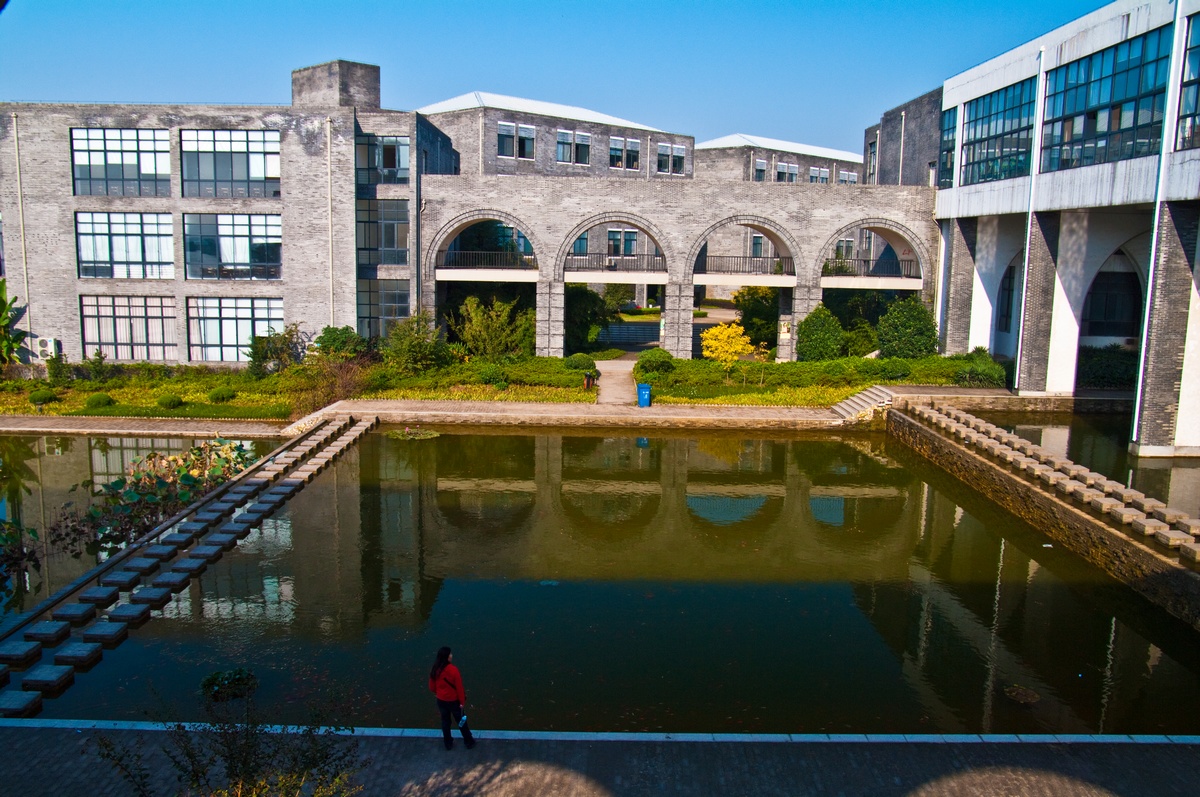 华农楚天学院 百科图片