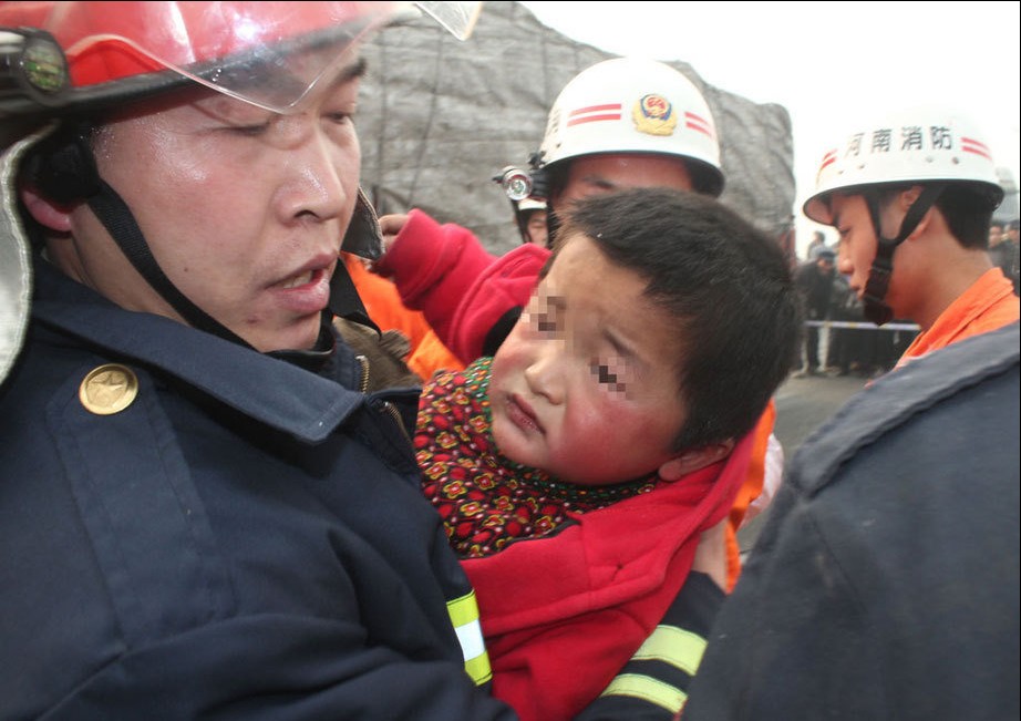 感動,車禍瞬間母親保護兒子,自己身亡