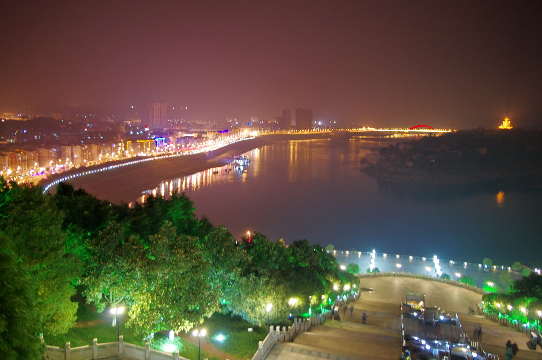 广安滨江路的夜景照片图片