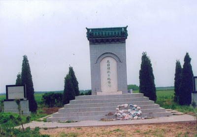 凝望英雄思榮辱-萊西兩市革命烈士陵園